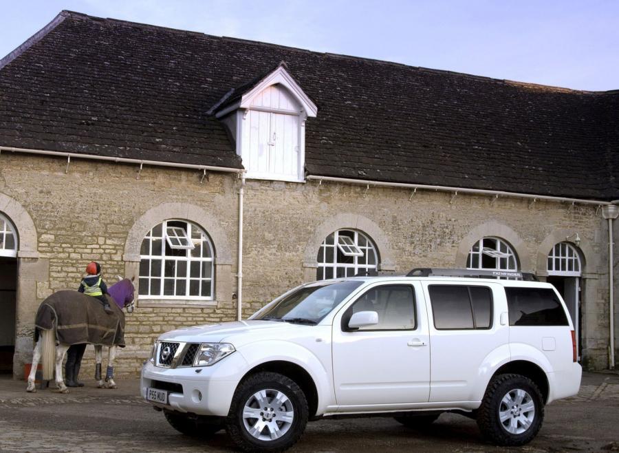  Nissan Pathfinder 2004 года  (UK) (фото 12 из 14)